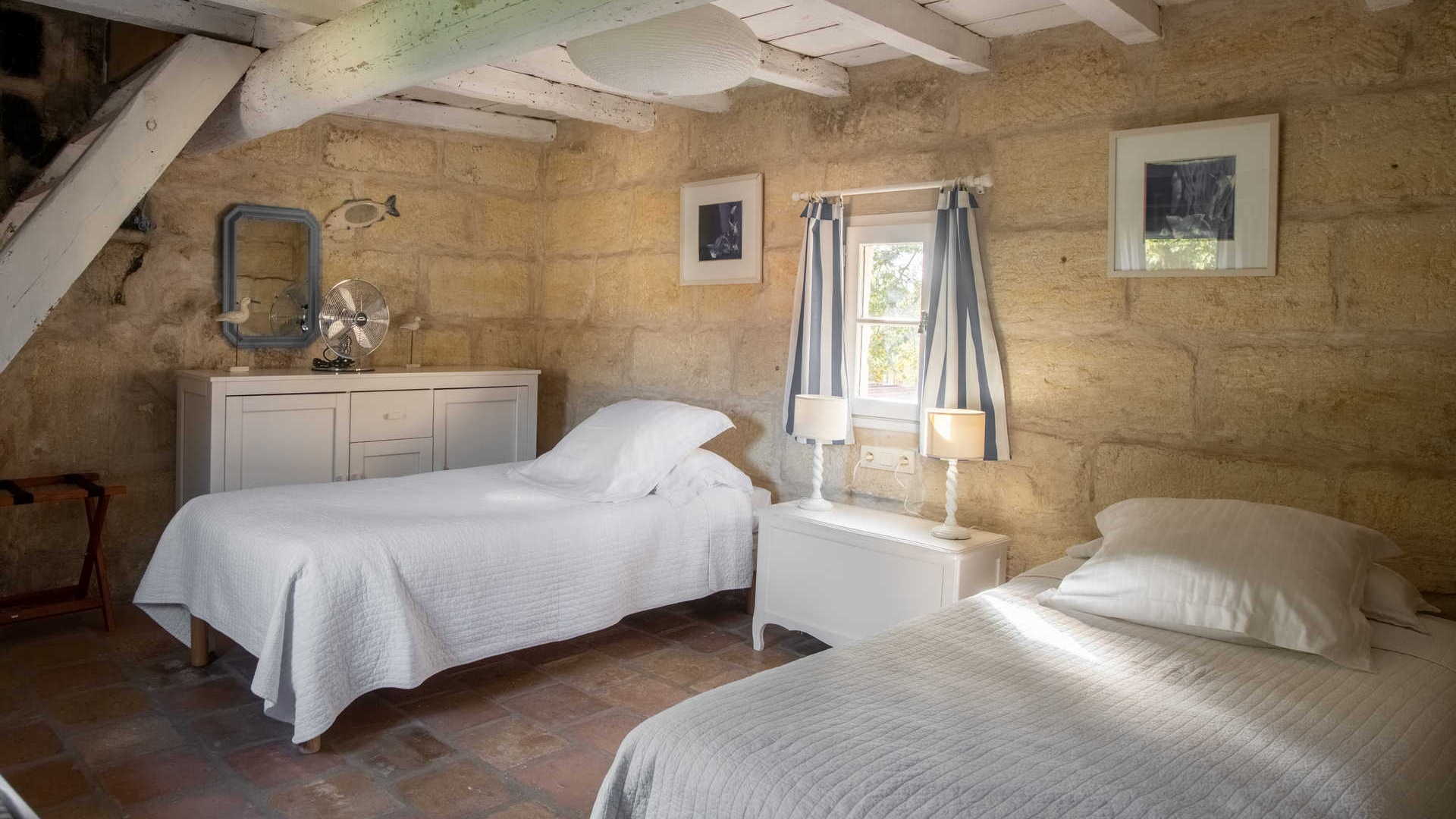 Chambre avec double lits simples Pigeonnier - Hotel de charme occitanie - Domaine des Clos