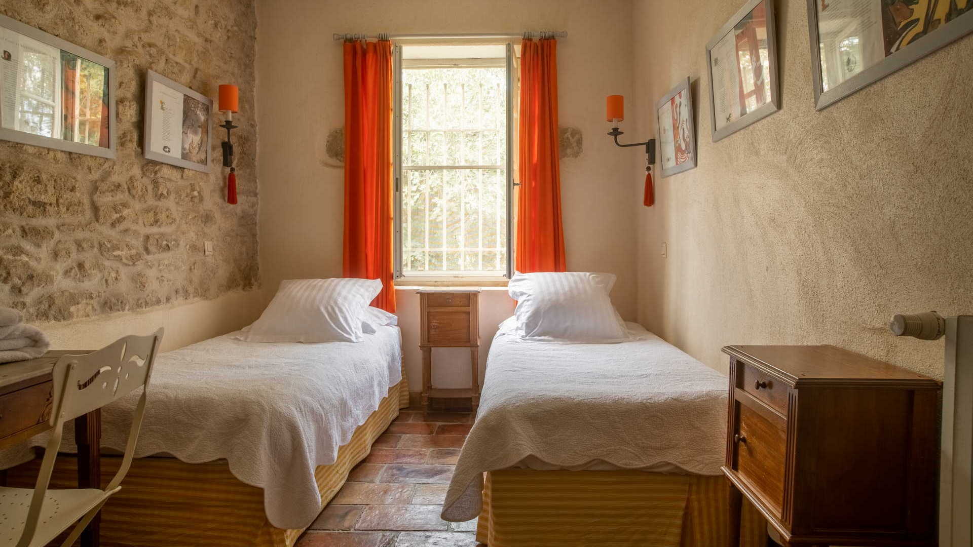 Chambres avec double lits simples - Le Provençal, vacances dans le gard - Domaine des Clos